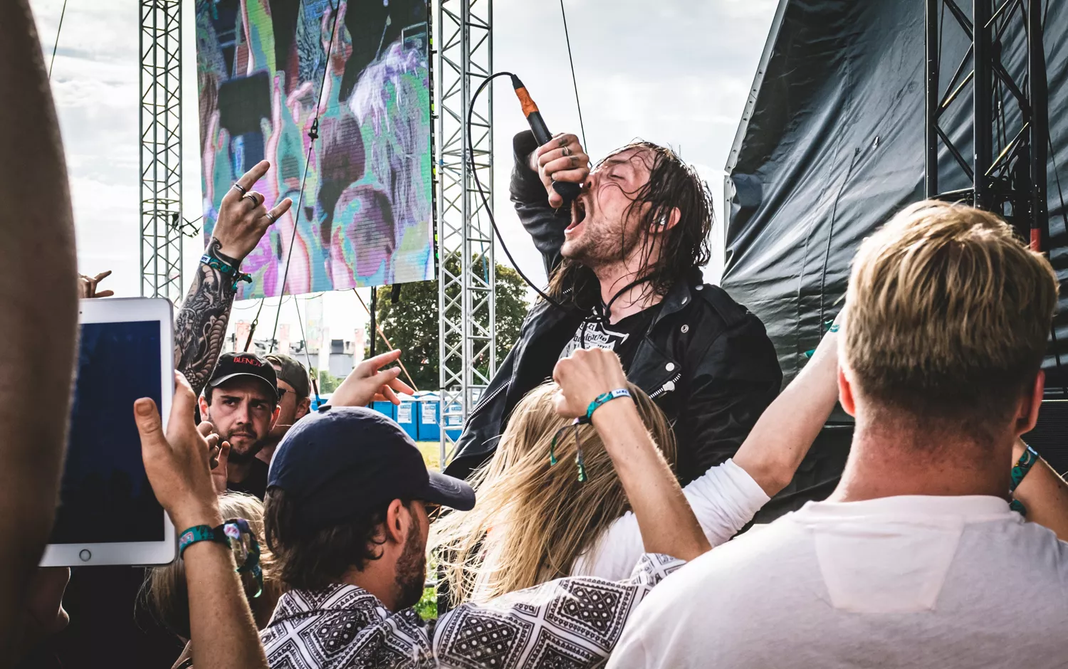 Kvelertak röjer loss på svensk mark