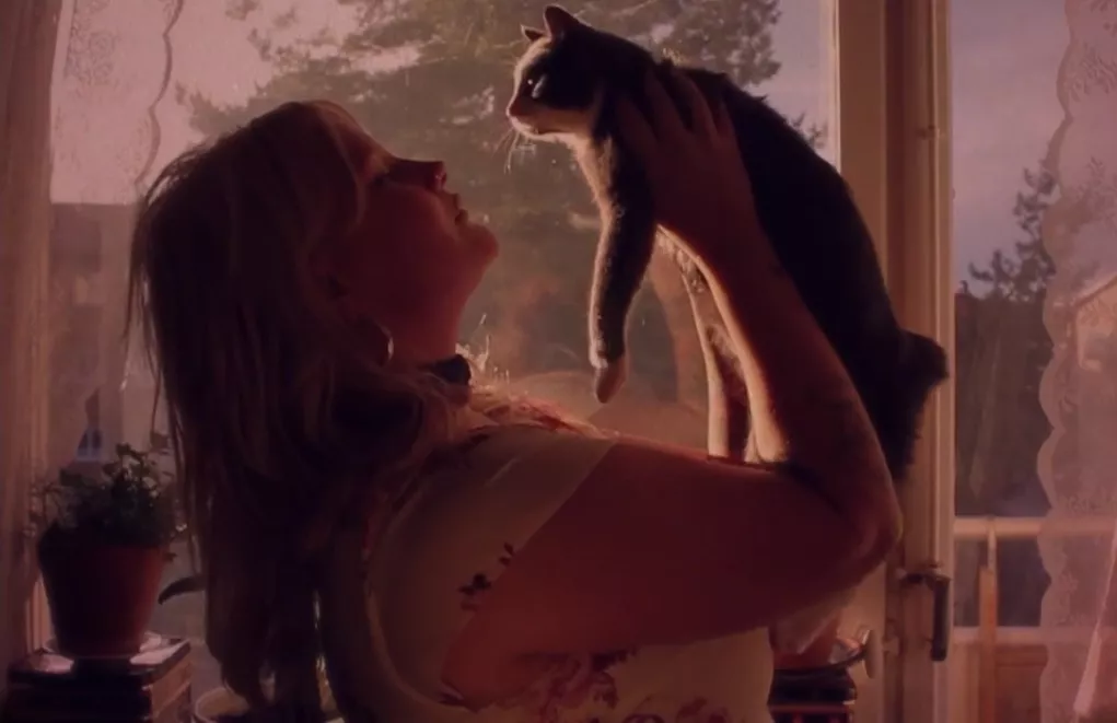 VIDEOPREMIÄR: Sarah Klang – Strangers