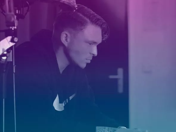 Gilli begår karaktermord på sig selv med ny ep