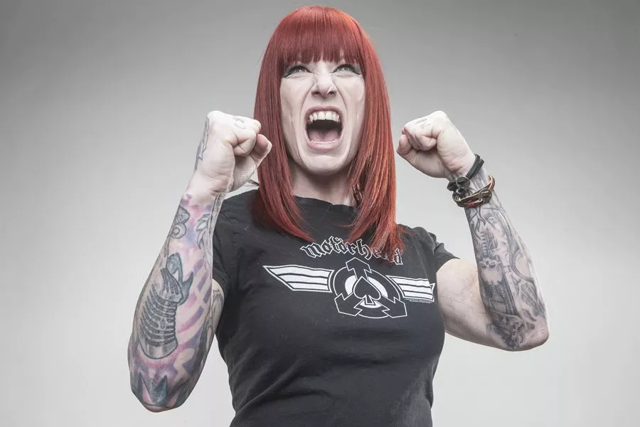 Bryr sig inte längre om att sticka ut.