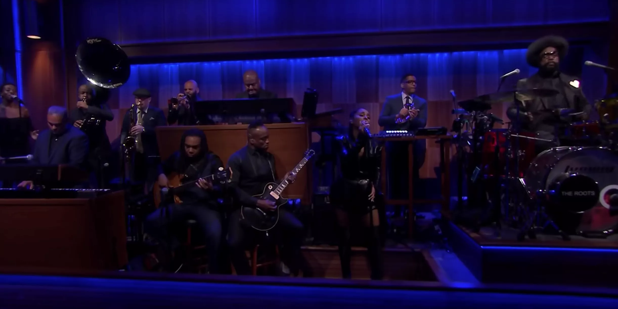 Se Ariana Grande hylla Aretha Franklin