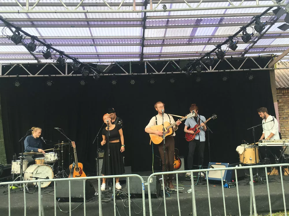 Pæn, men lovende folkrock