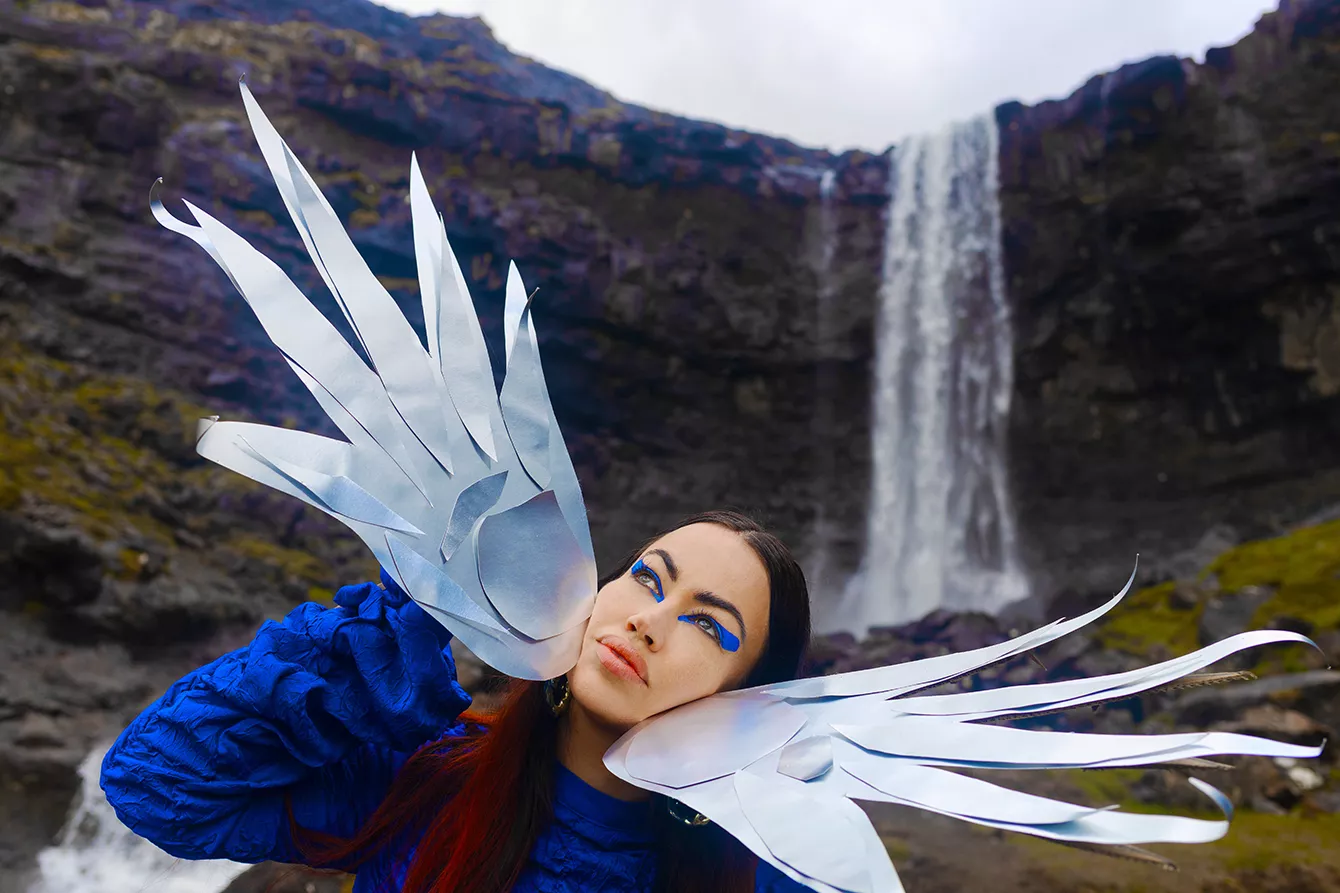 Aura Dione udskyder lang koncertrække