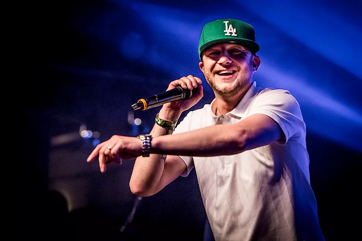 Pharfar kører i overhalingsbanen på ny ep