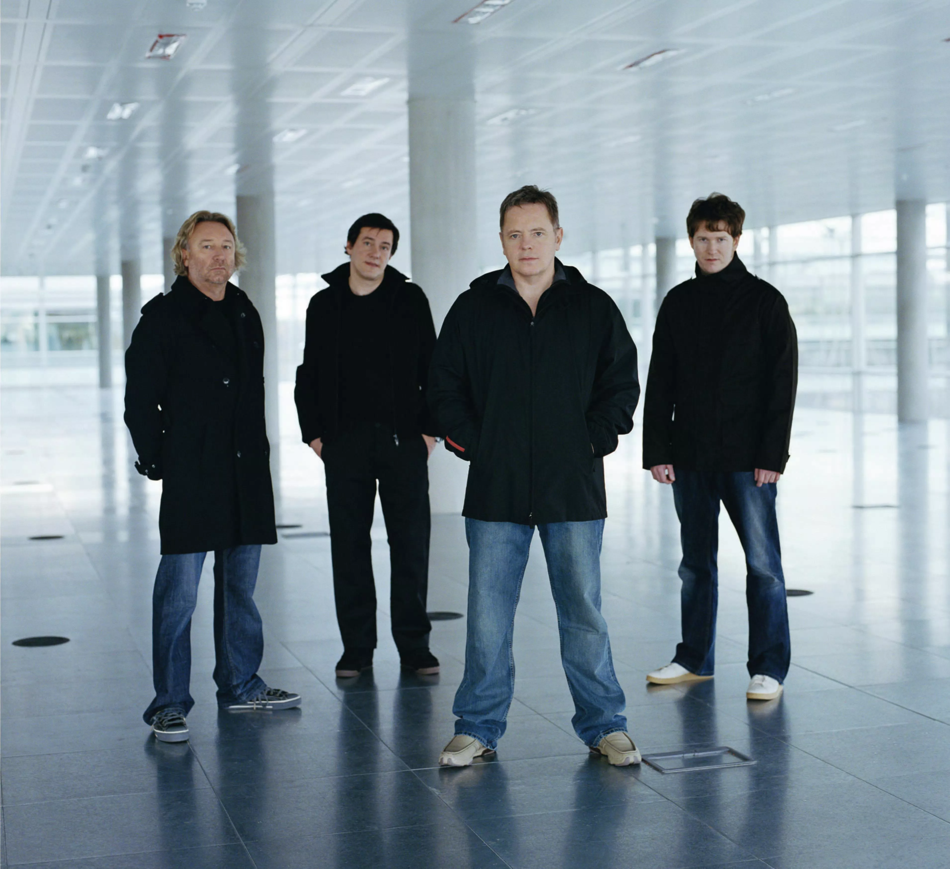 New Order hyllet Curtis