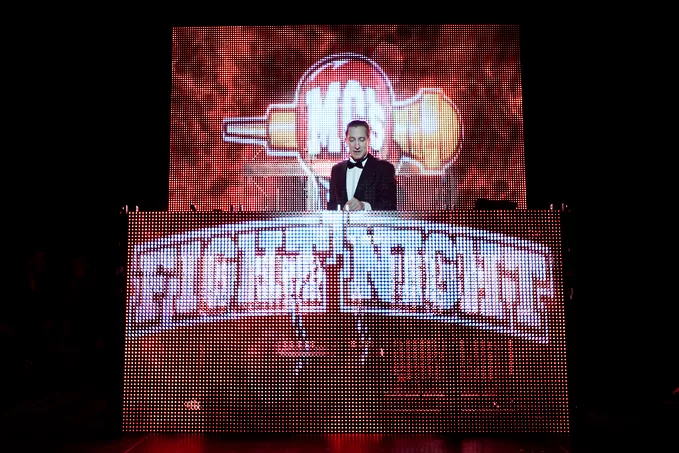 MC's Fight Night lukker og slukker