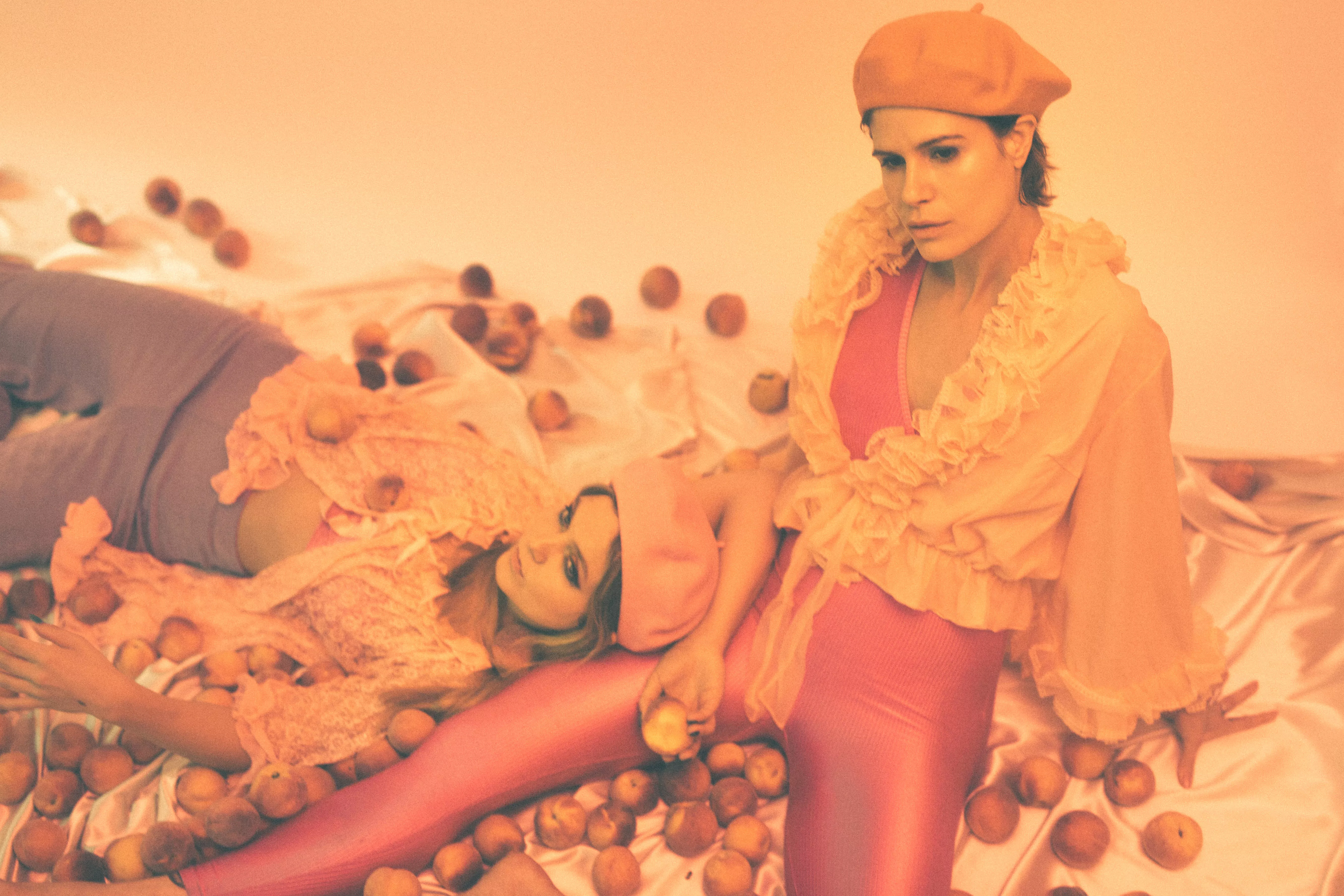 Självdistanserad och sprakande persikopop