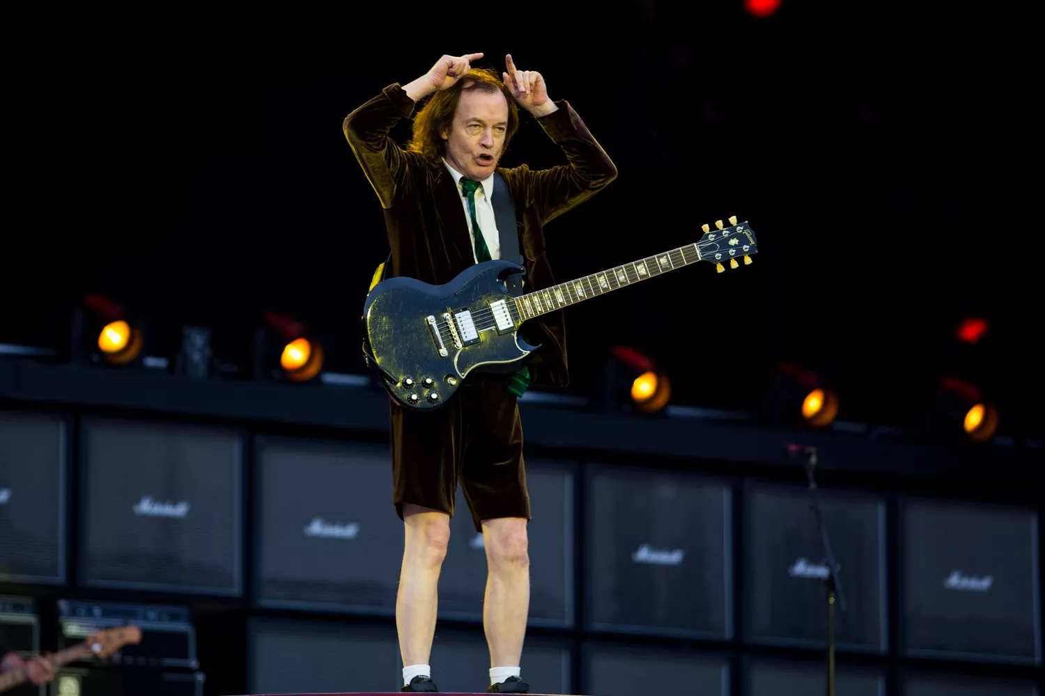 Ny stor bog om AC/DC er bedst på billedsiden