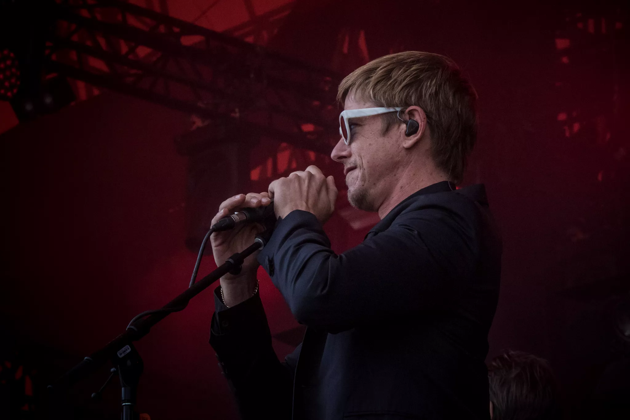 Interpol ude med ny single