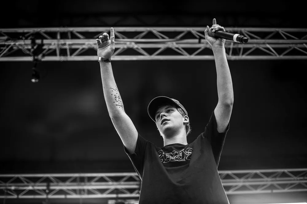 Fotoserie og anmeldelse: Den svenske rapper Yung Lean leverede et lunkent show på Distortion Ø