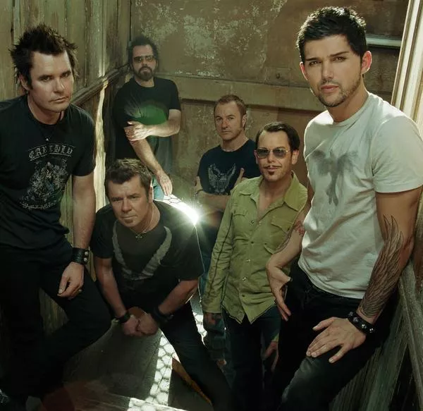 Brandon Flowers synger INXS