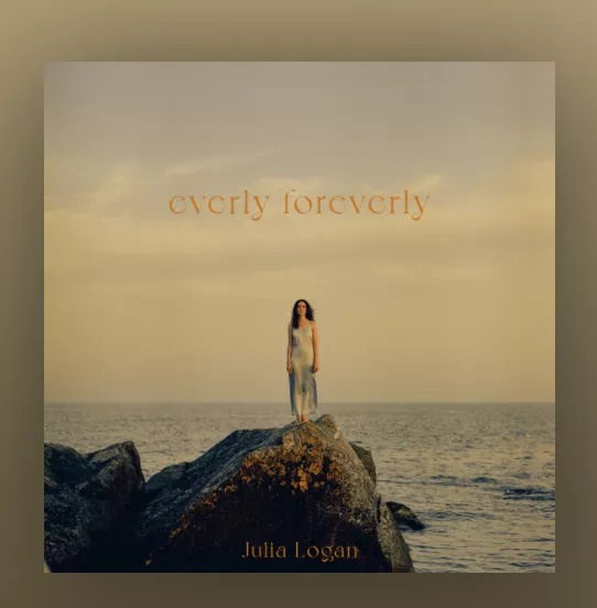 Everly Foreverly - Julia Logan