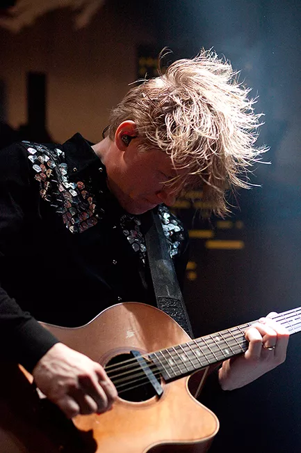Johnossi till Pier Pressure