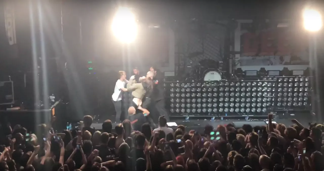 Danmarksaktuelt band i slåskamp med sikkerhedsvagter