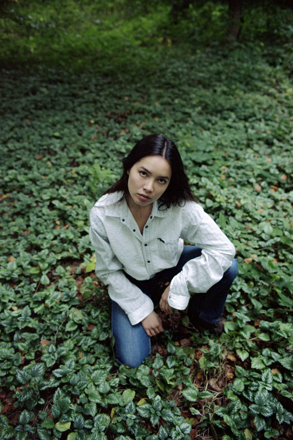 VIDEOPREMIERE: Helena Gao reflekterer over overklassens goder