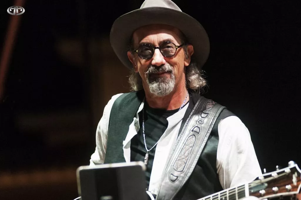 VÅBENBRØDRE: Dire Straits-guitaristen Jack Sonni er død, 68 år gammel