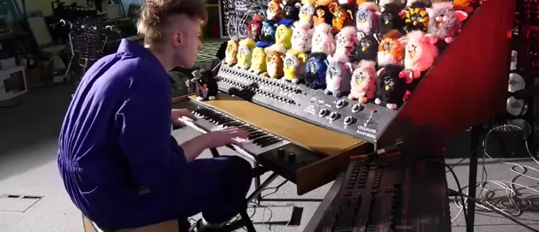 Orgel byggd av leksaksdjur blir ren ljudfasa