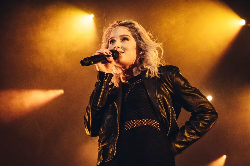 Zara Larsson får svidande kritik under Grammis