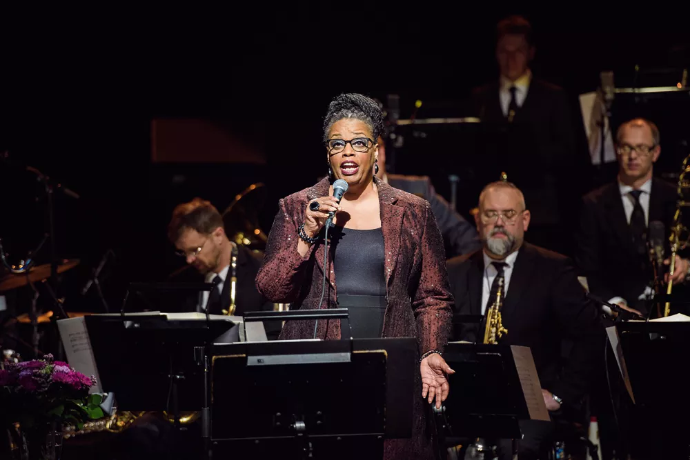 En optimalt møbleret scene