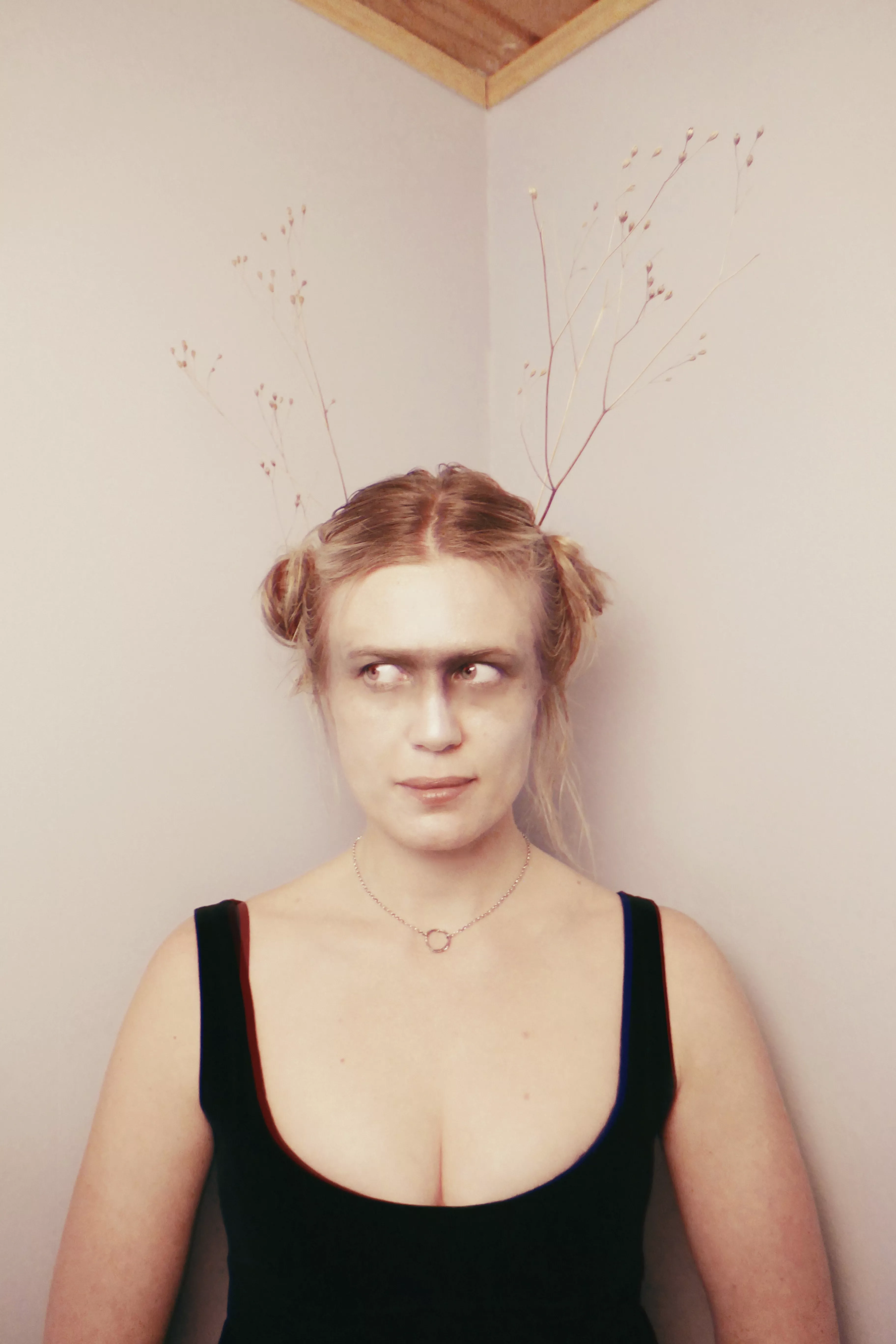 Myrkur tager på kirketurné