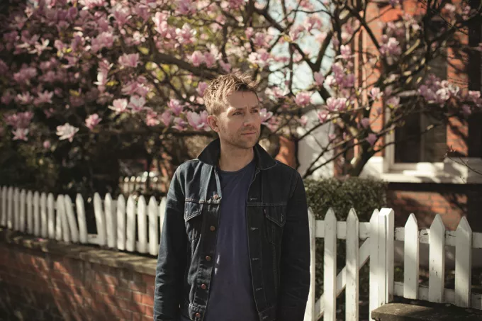 KARANTÆNE-TV: Damon Albarn fremfører nyt fra hjemmet 