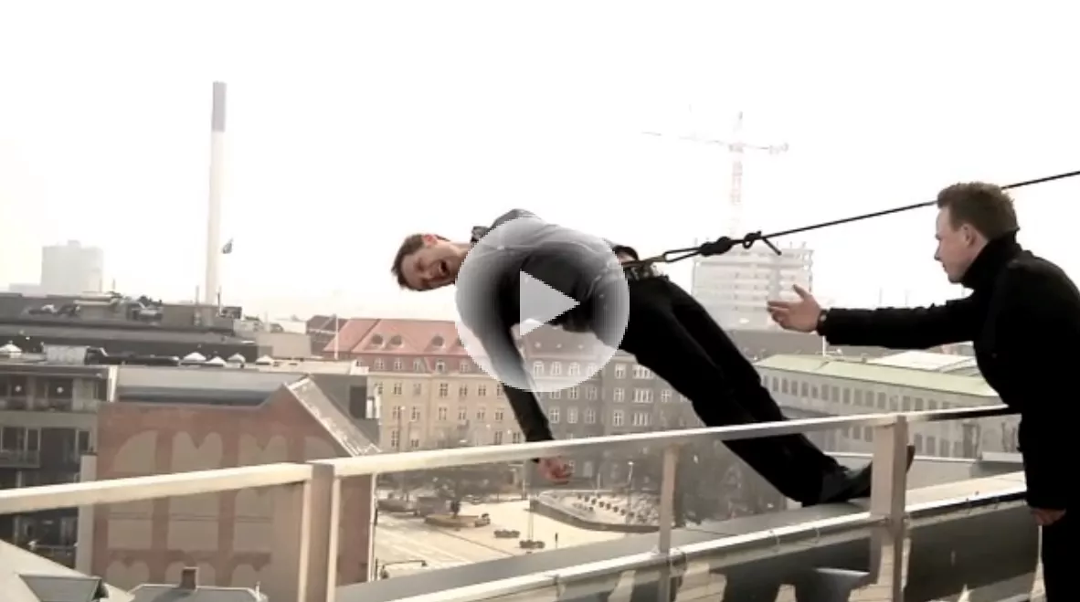 Video: Se We Go Vertigo på farefuld fotosession