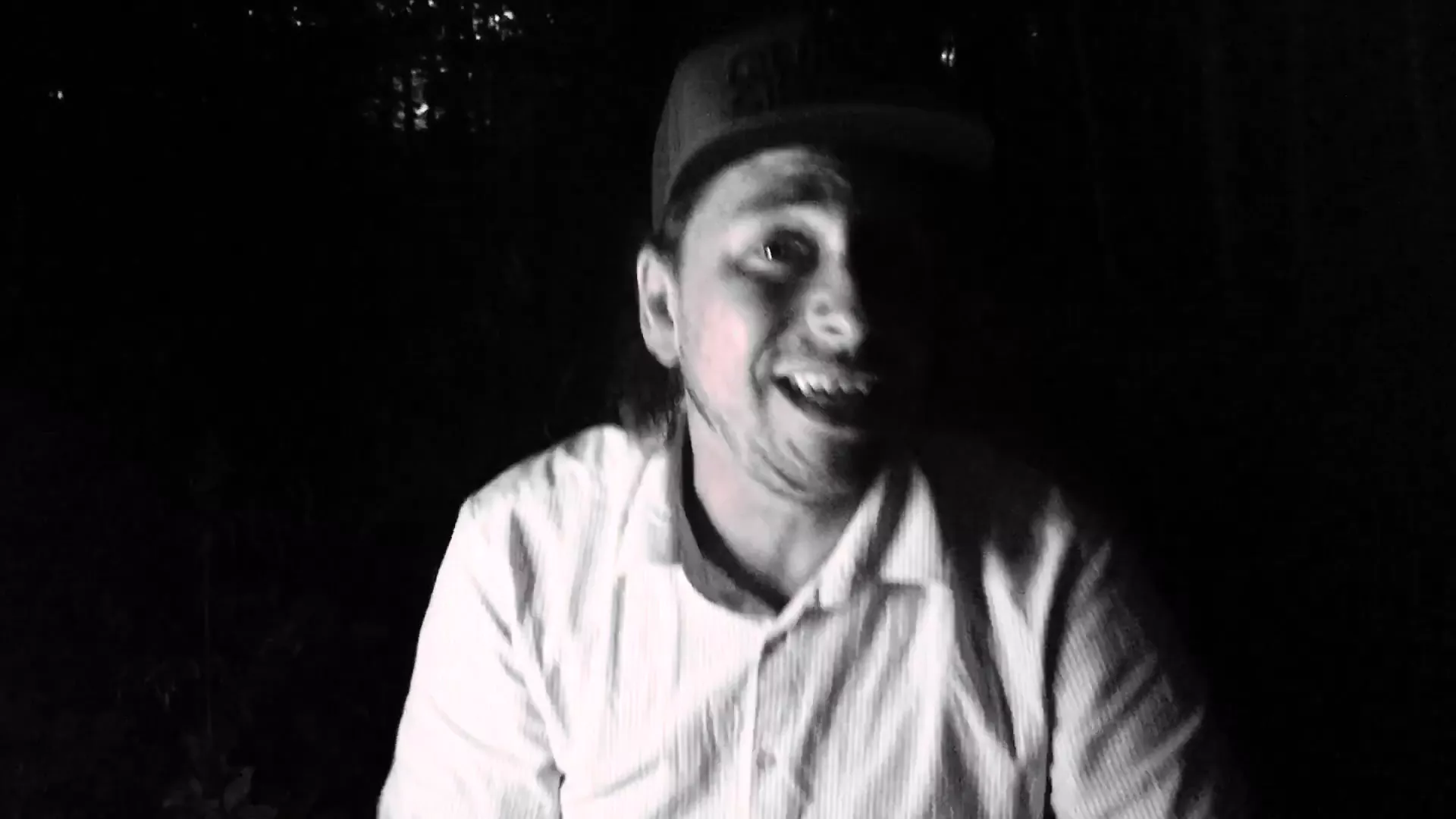 Premiere: Kristian UFO Humaidan slipper sig selv fri i de svenske skove