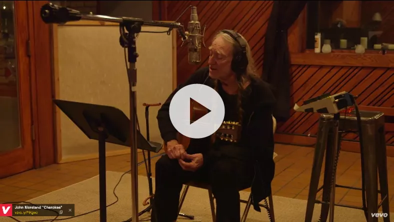 Willie Nelson ryger pot i ny video