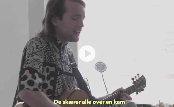 Video: Kritisk valgsang sætter ord på politikerleden