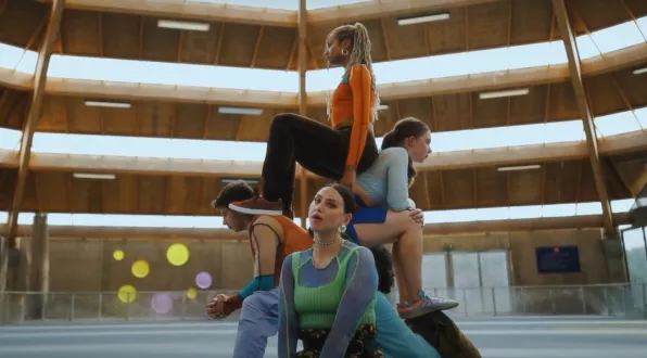 PREMIERE: Fallulah danser sorgen ud i flot video