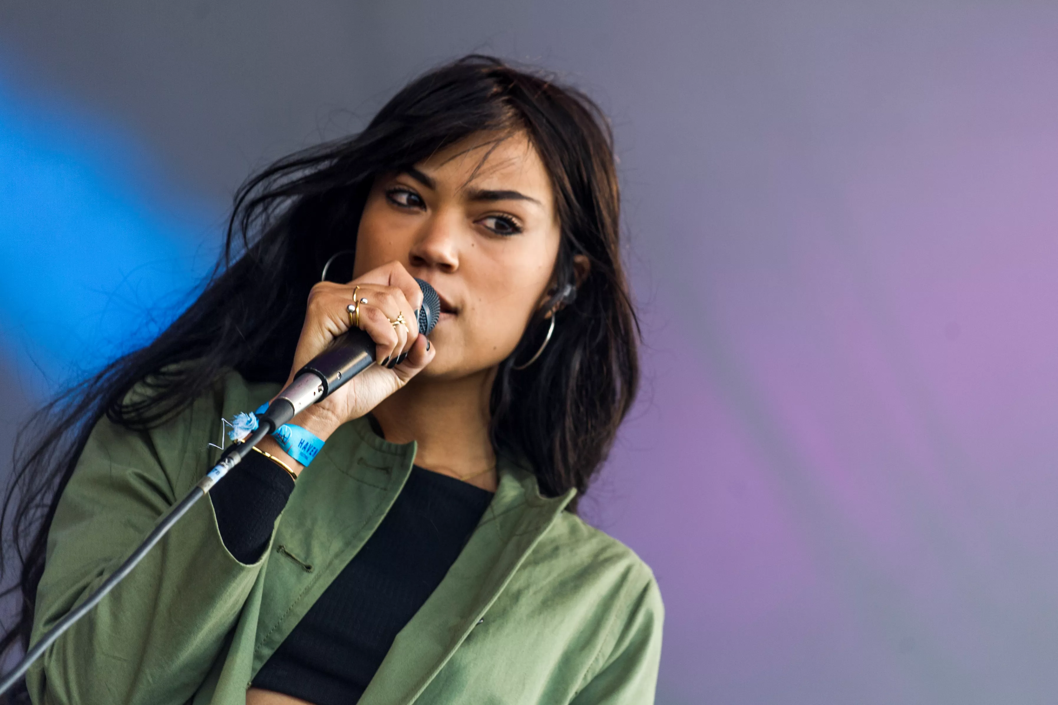 Kwamie Liv smider ny stærk single på gaden