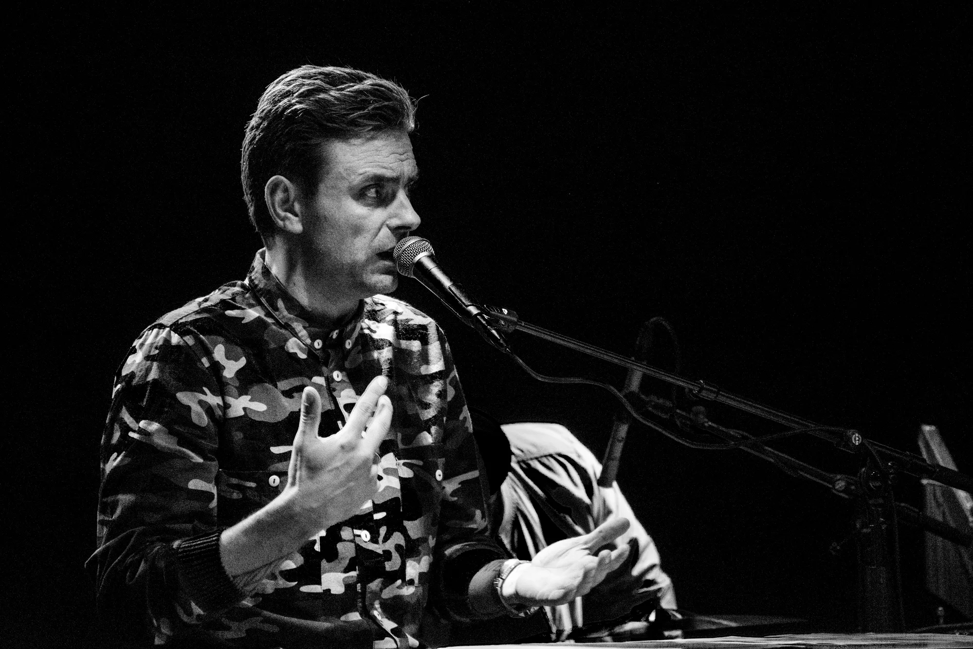 Simon Kvamm tager på soloturné