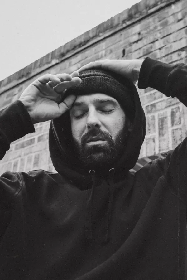 Lettere lemfældigt udspil fra nordjysk debutant