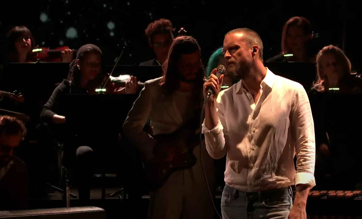 SE VIDEO: Father John Misty debuterer ny single hos Stephen Colbert