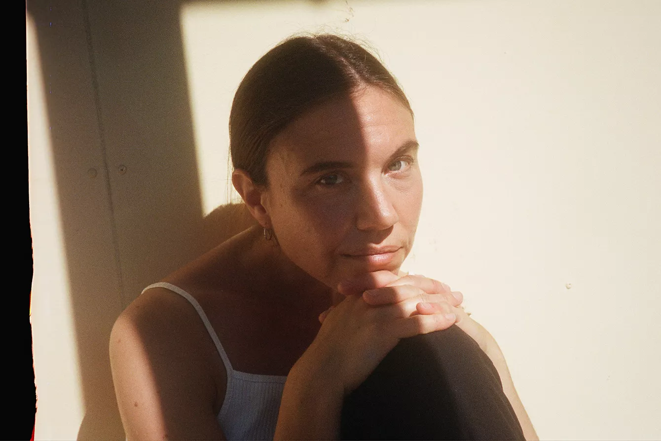 Indsmigrende artpop, der hviler i en indre ro