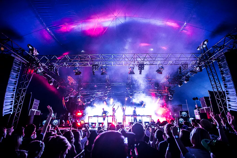 Rebecca & Fiona: Linné, Way Out West