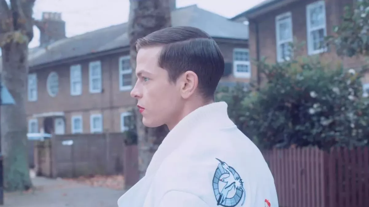 Intim og kraftfuld artpop