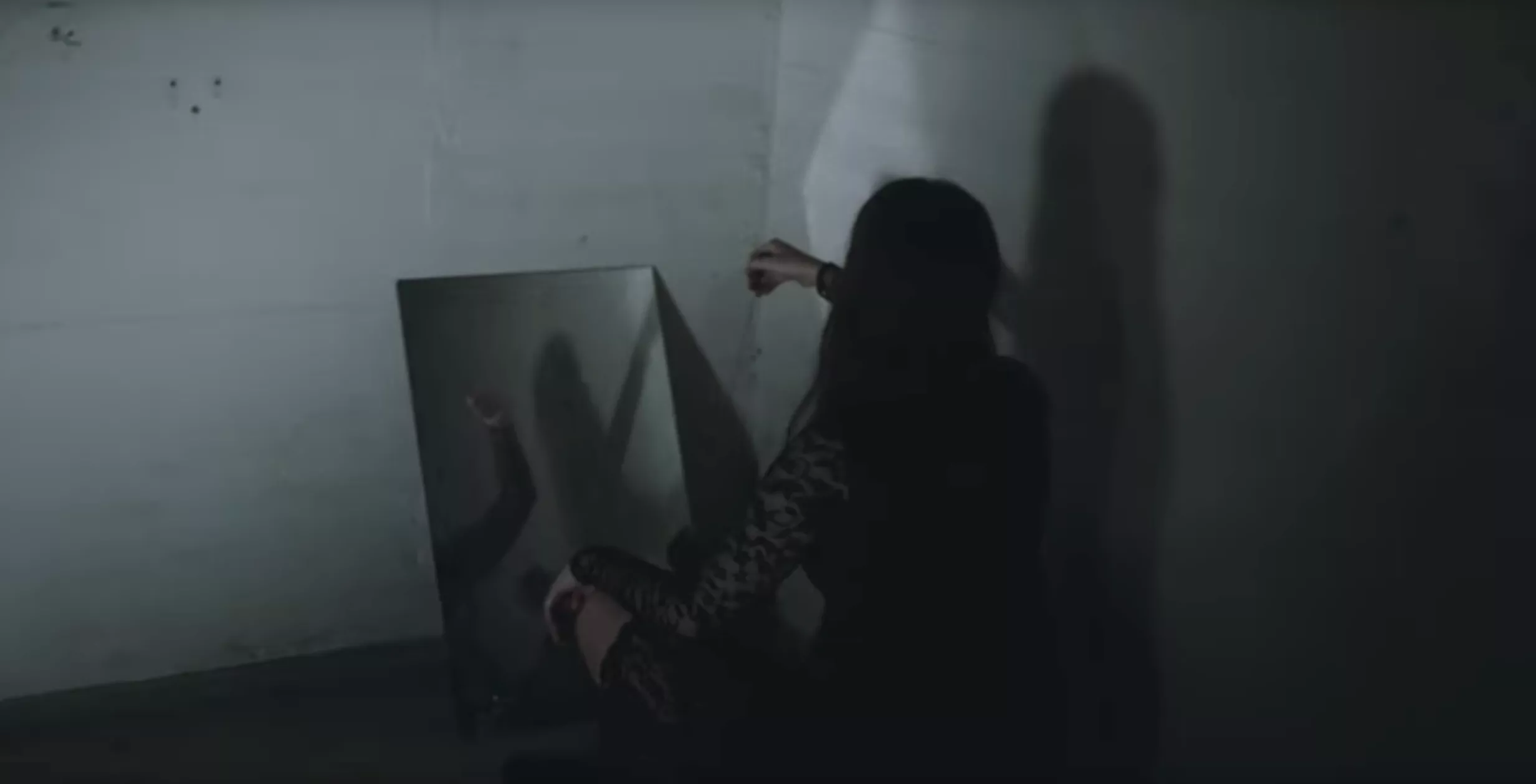 Se den dystre video til Efterklangs nye nummer "Stillborn" 