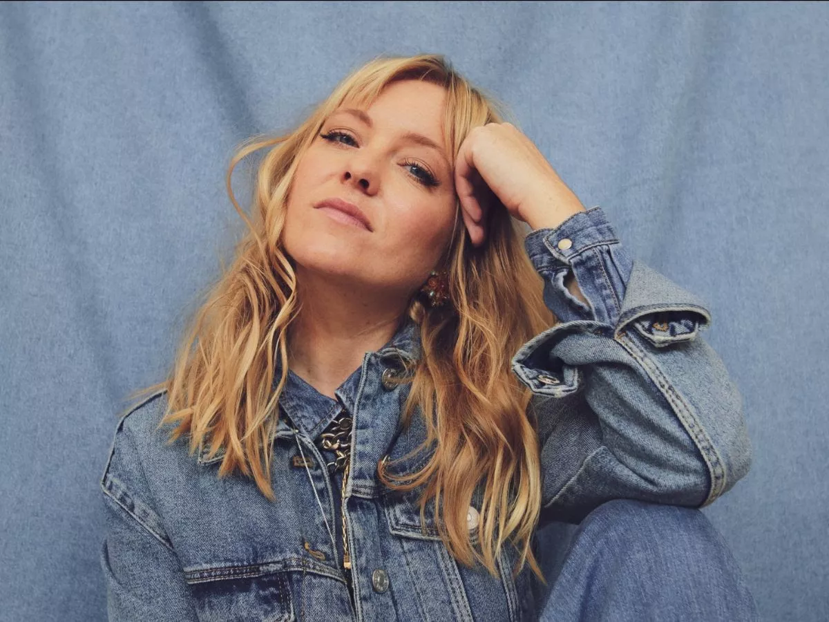 Let på tå i melodi og en behagelig tilfredshed