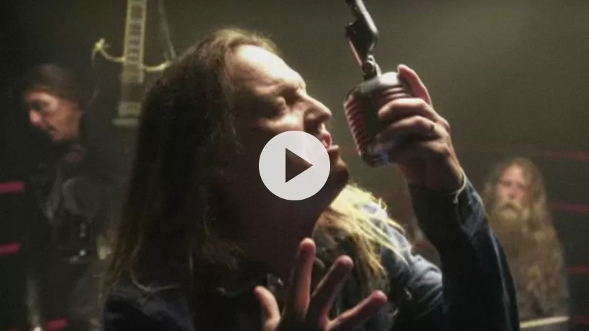 Se Jesper Binzer i boksering i videoen til solosinglen "The Future is Now"