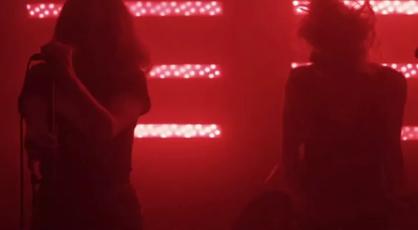 Se Shirley Manson og Brody Dalle i ny video