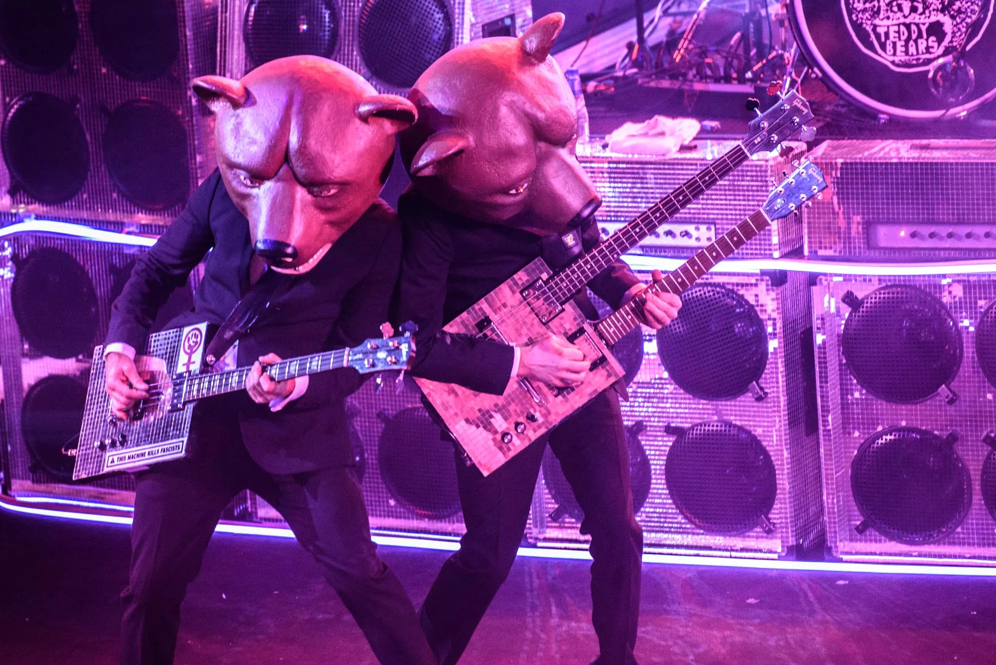 Punkveteraner bjuder in till fest med välkända gäster