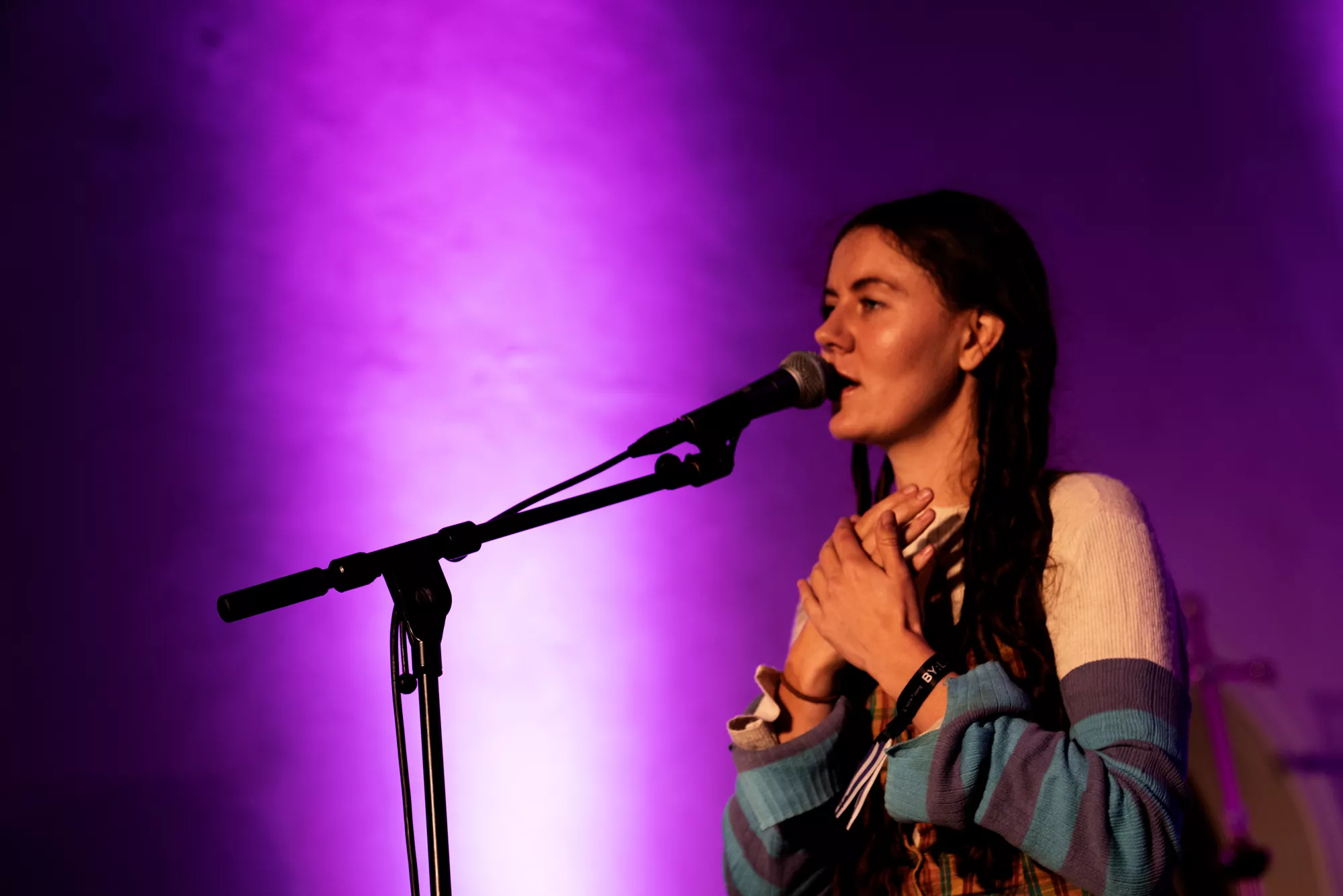 Hellig indfrielsesceremoni med smukke lydtapeter 