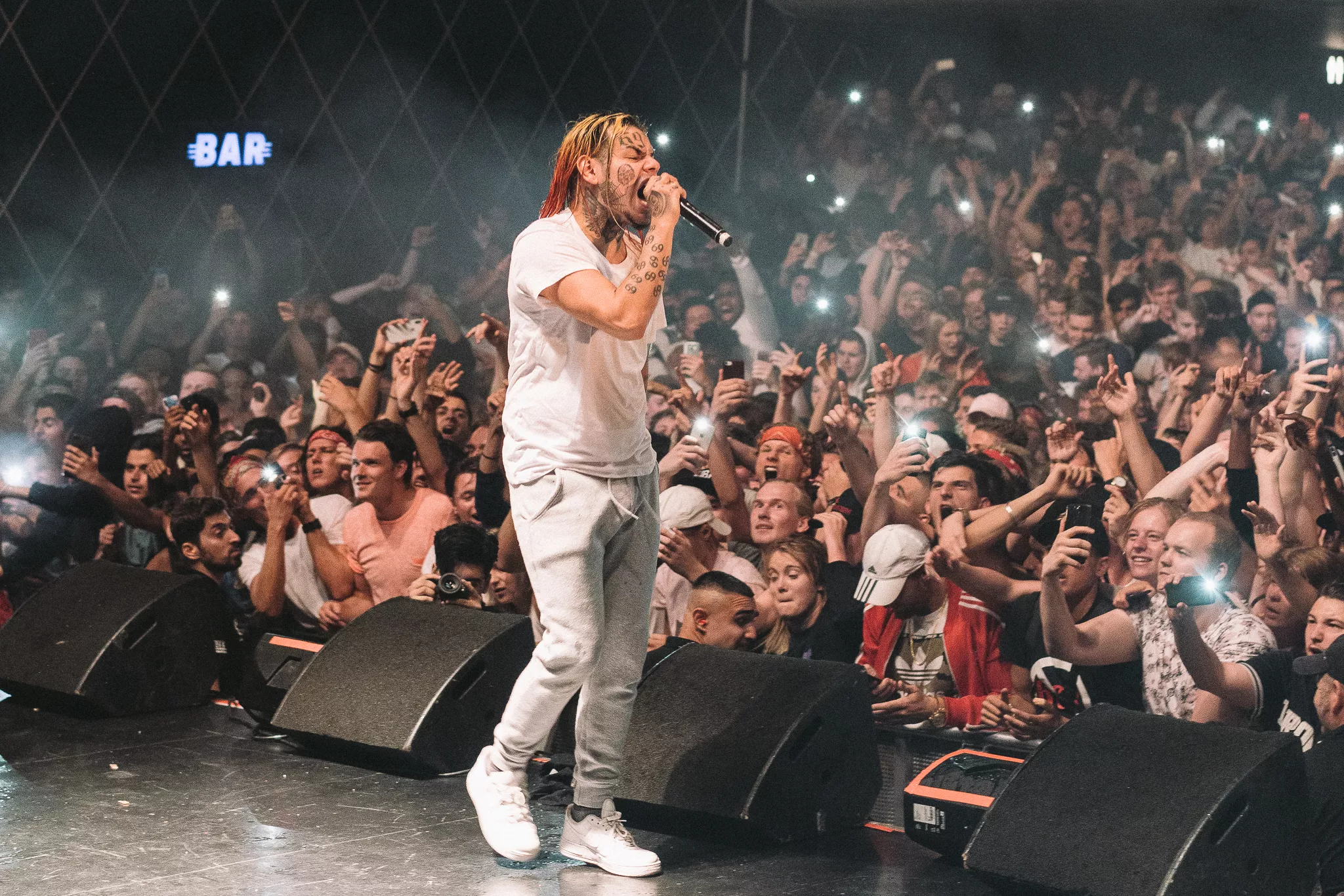 6ix9ine giver to danske koncerter 