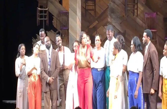 Video: Jennifer Hudson synger dybfølt udgave af Purple Rain