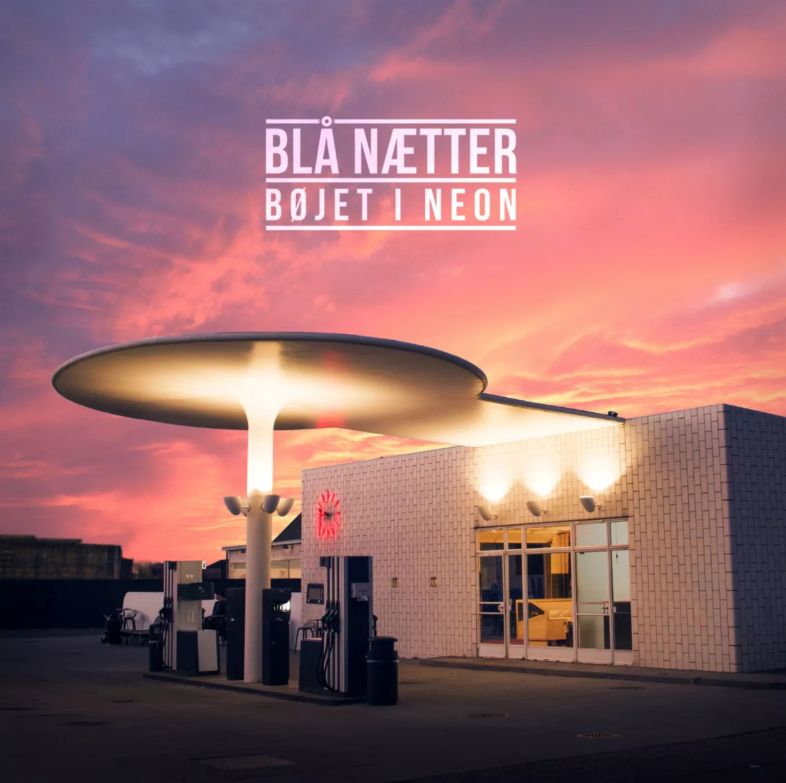 Bøjet i neon - Blå Nætter