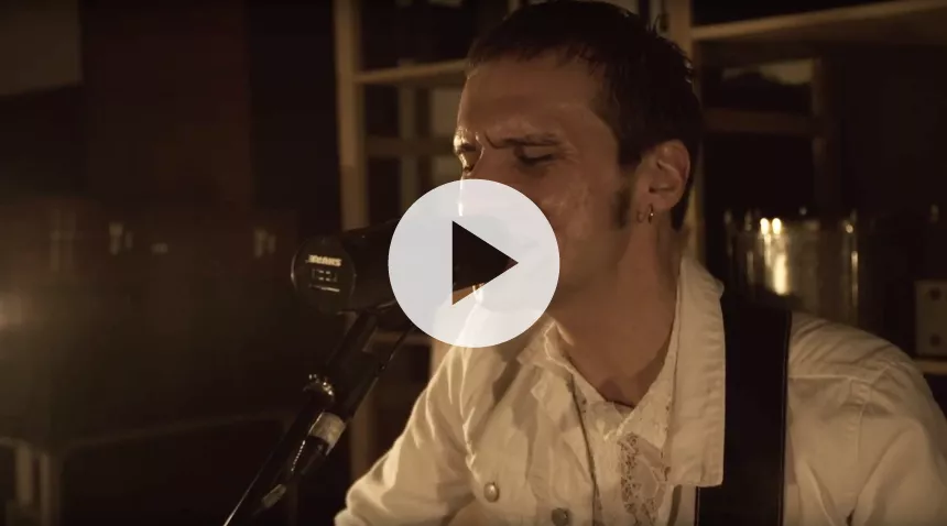 The Blue Van-forsanger står bag Peppermint B – afslører han i ny video