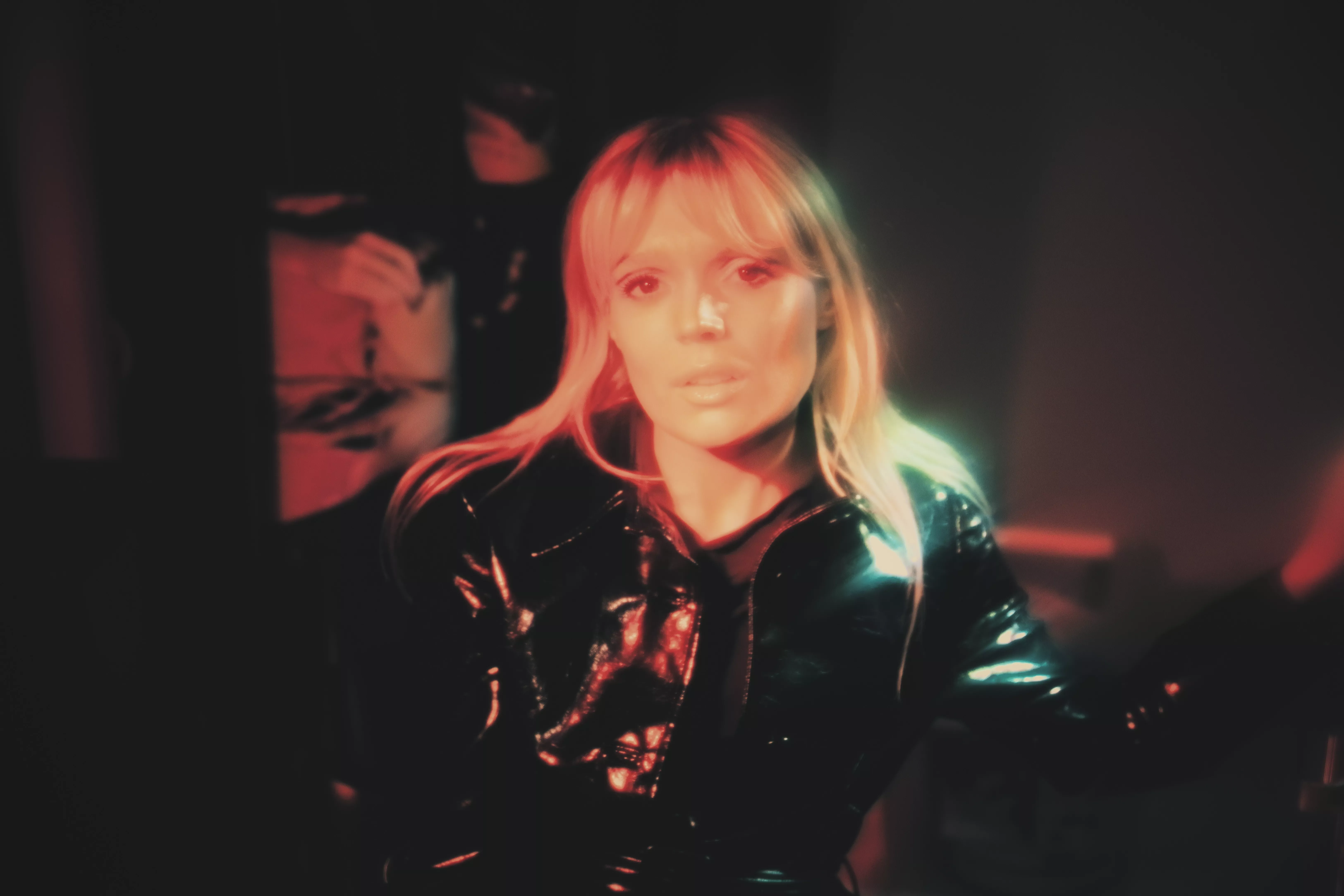 Felicia Takman har släppt sin första singel från kommande album.