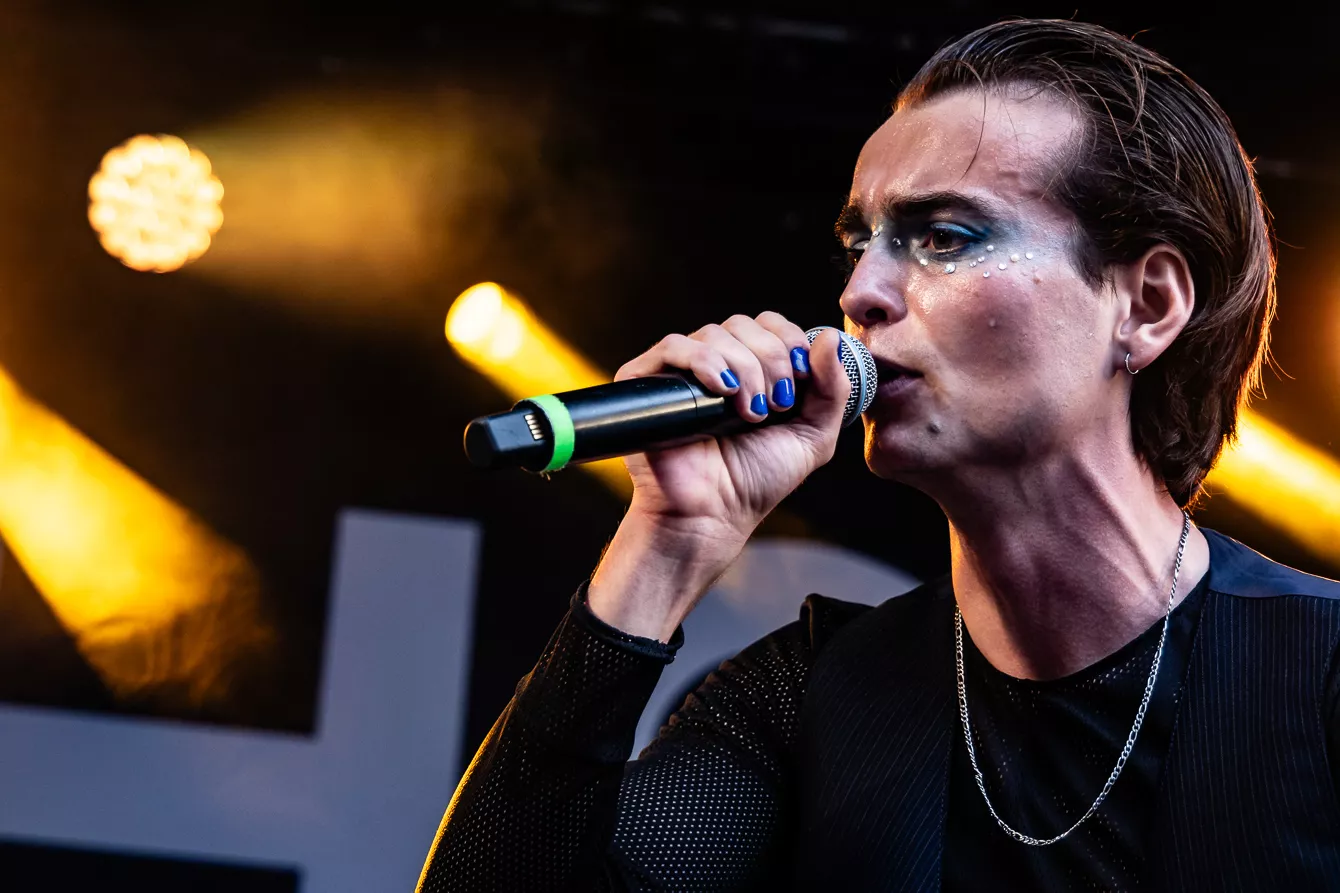 En kvartlivskrise iført mørk synthrock, som jeg burde kunne spejle mig i, men det skete aldrig rigtig 