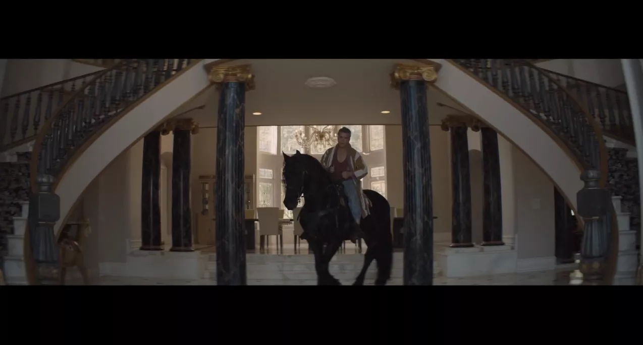 Video: Ray Liotta fester igennem for Ed Sheeran